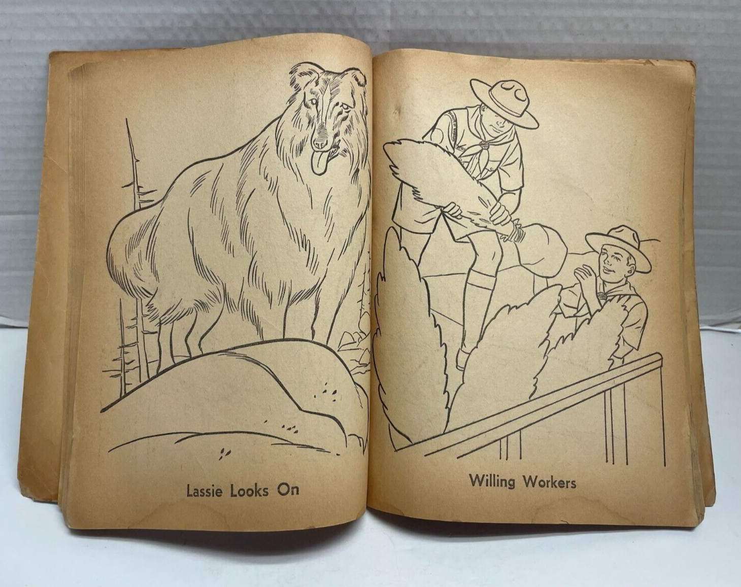 Vintage LASSIE 128-Page Coloring Book 9 Pages Colored Whitman #1134 1965